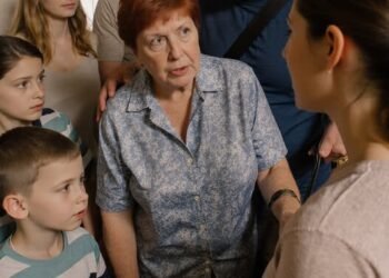 Как одна папка с документами поставила всех на место